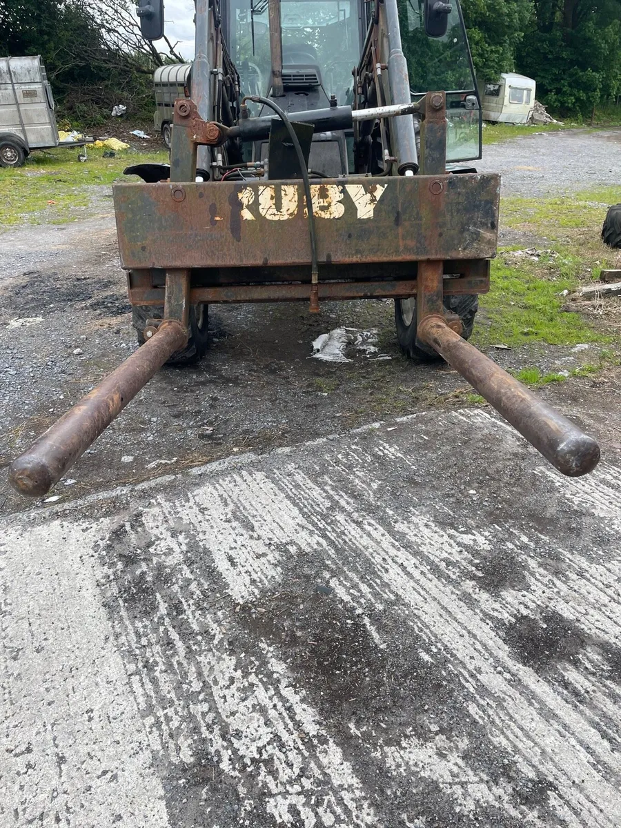 Ruby Bale Handler - Image 1