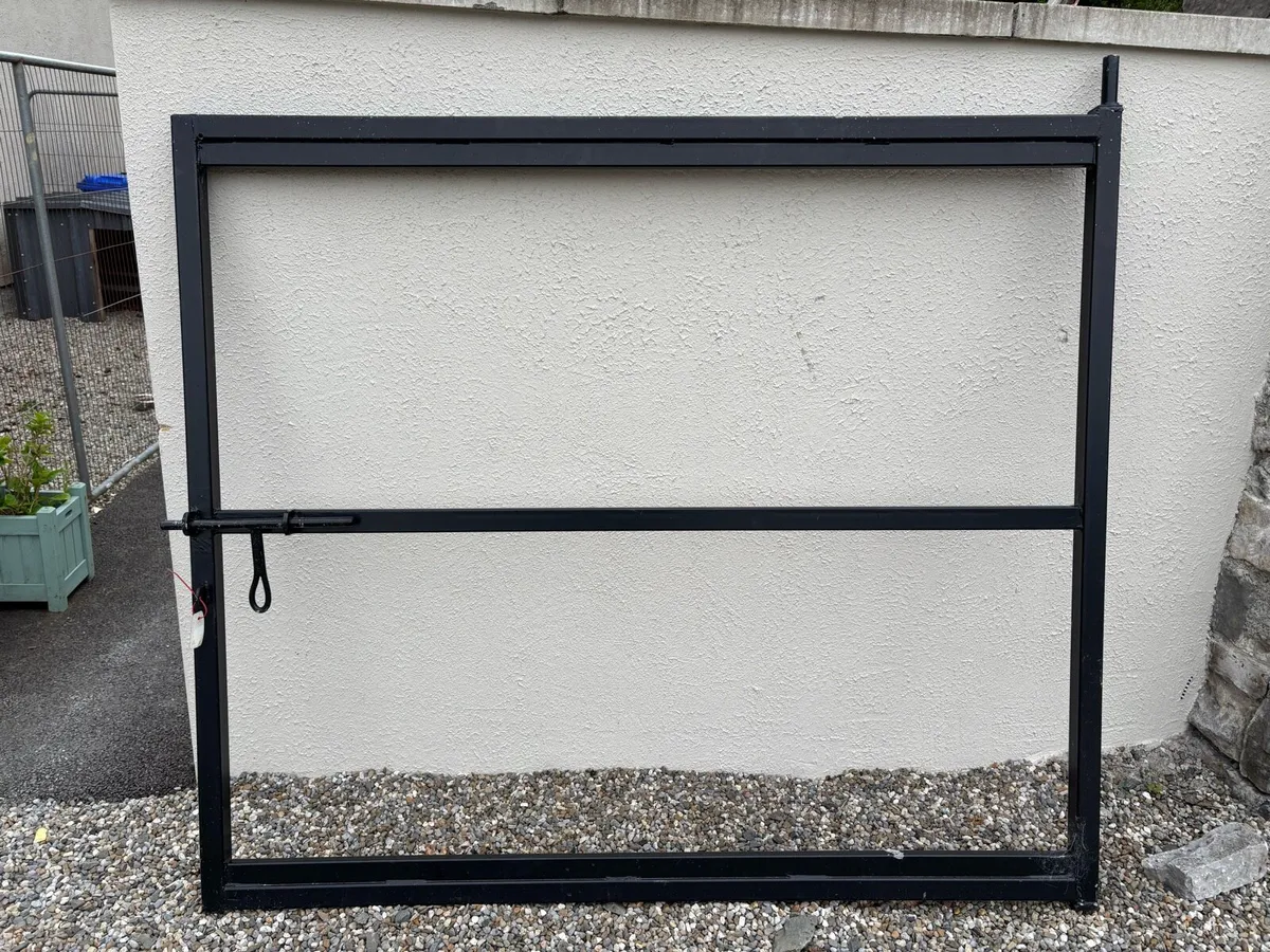 gates - Image 1