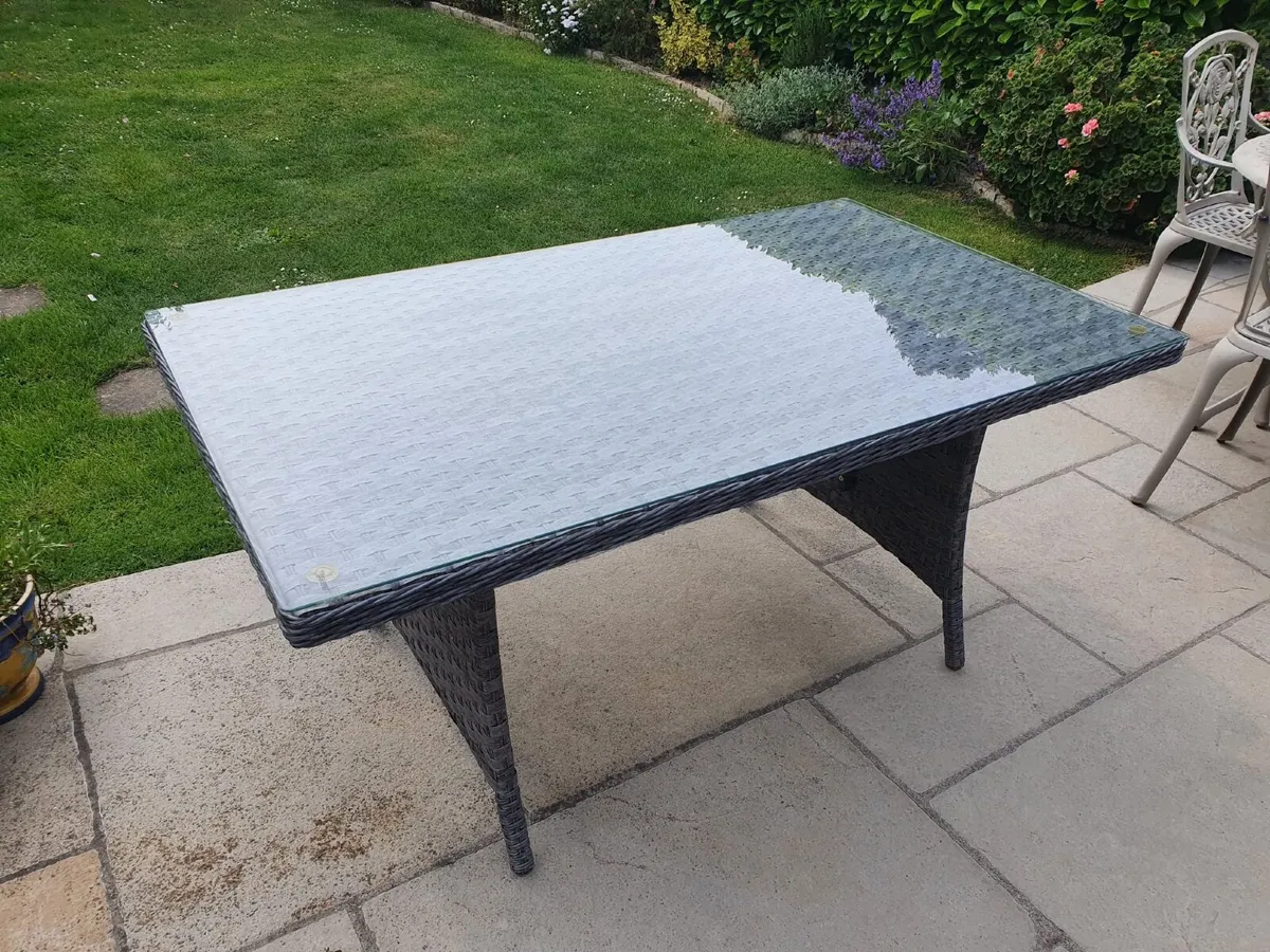 Outdoor dining table - Image 1