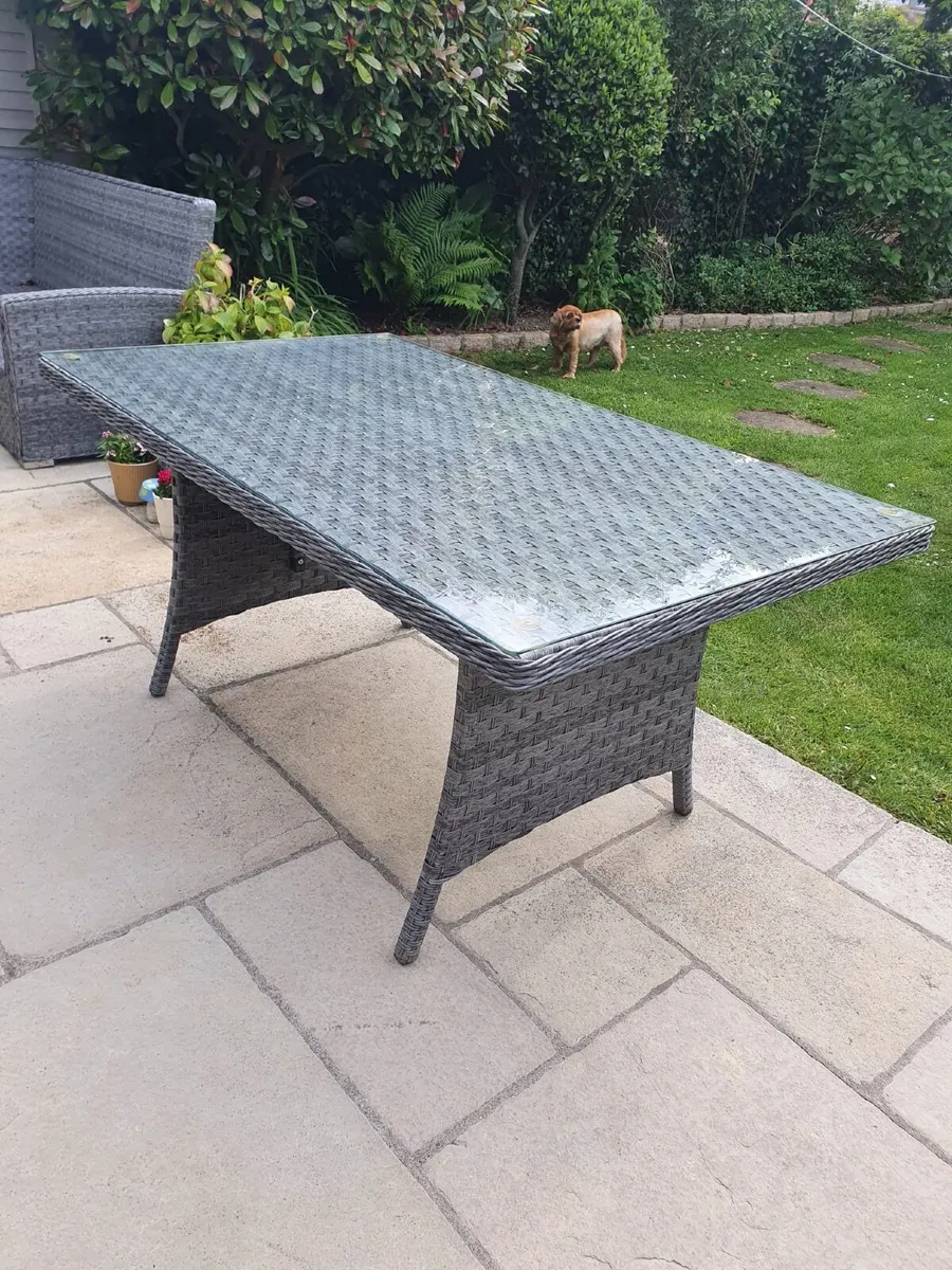Outdoor dining table - Image 3