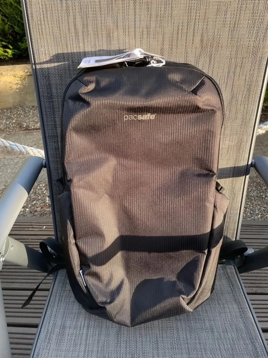 Pacsafe Vibe anti-theft 25l backpack 180 euro retail, made from recycled fishing nets - Image 2