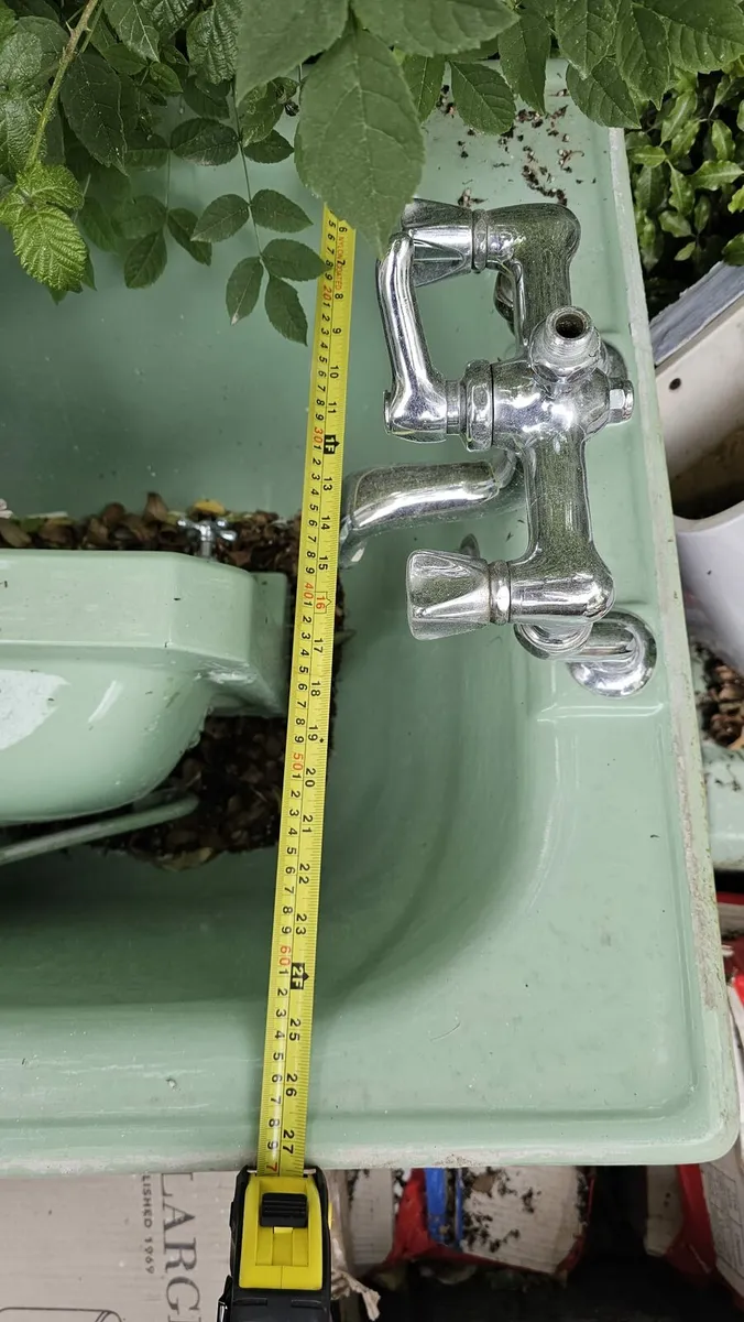 Retro avocado green bathroom suite enamel bath - Image 4