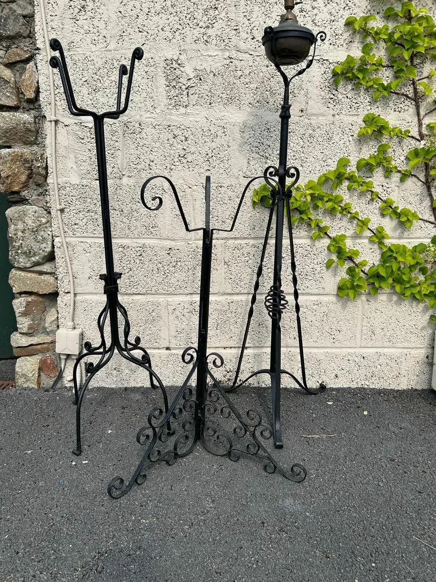 Antique stand - Image 1