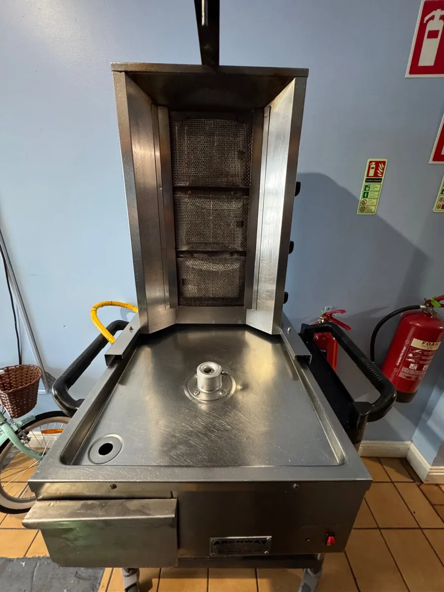 Archway 3 Burner Kebab Machine and Potato Chipper - Image 1