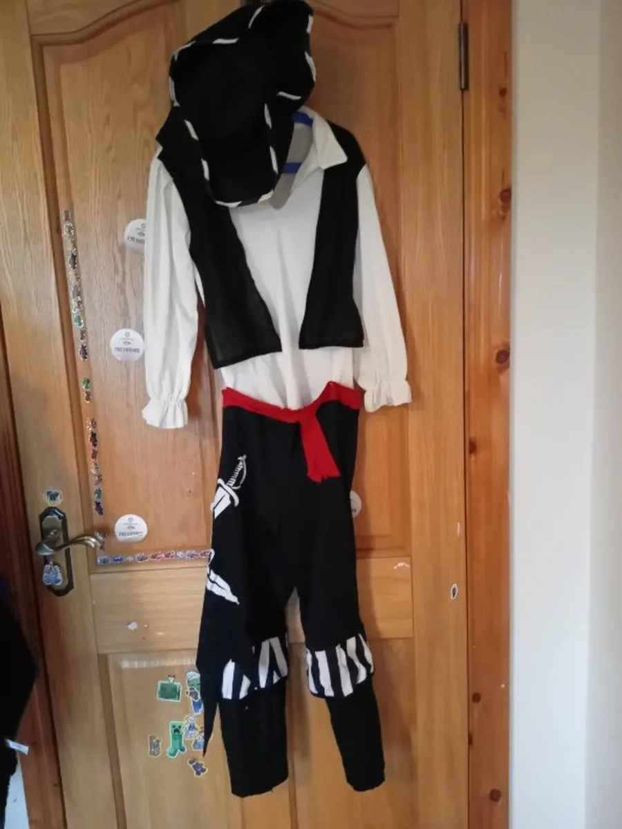 Kids dressing up costumes - Image 1