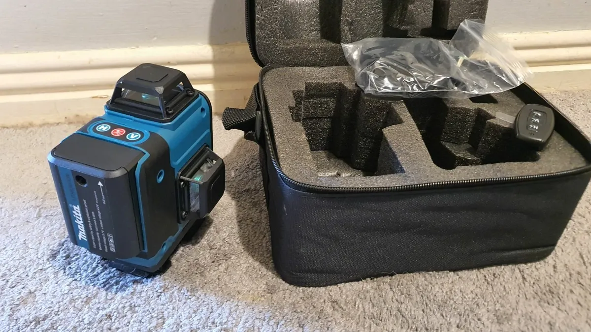 Makita Self-Leveling 360° 3-Plane Green Laser - Image 3