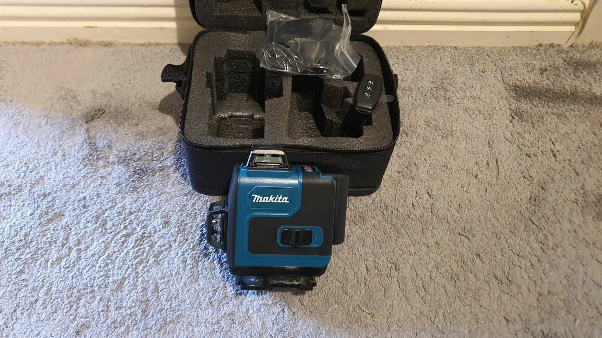 Makita Self-Leveling 360° 3-Plane Green Laser - Image 4