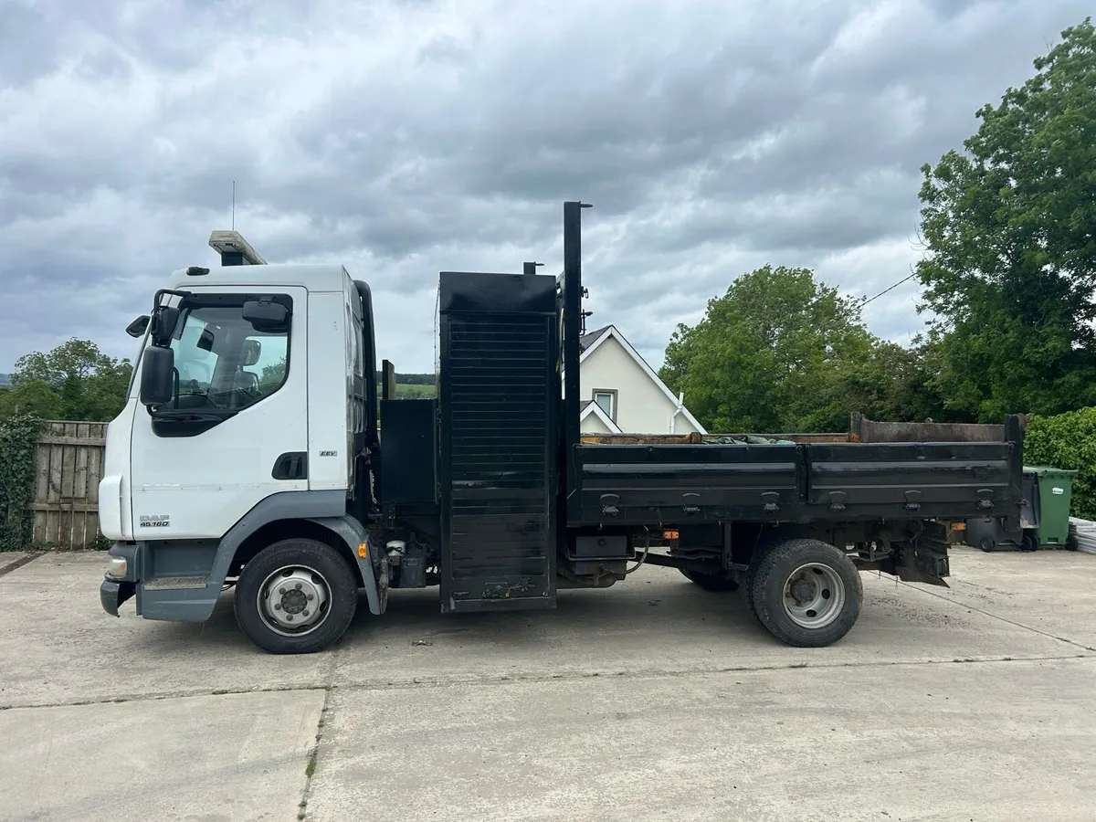 Daf lf tipper with tool box mot - Image 1