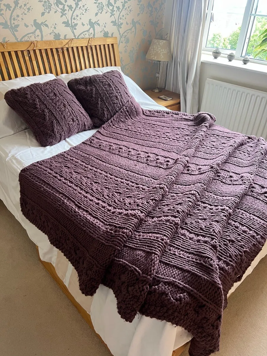 Chunky knit throw & 2 cushions (Laura Ashley) - Image 1