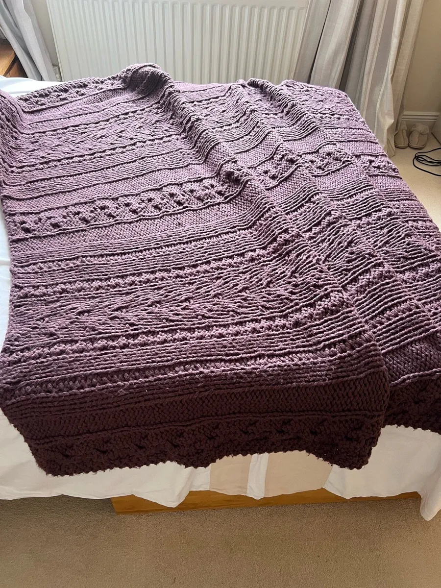Chunky knit throw & 2 cushions (Laura Ashley) - Image 3