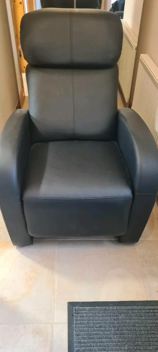 Black recliner chair - Image 3