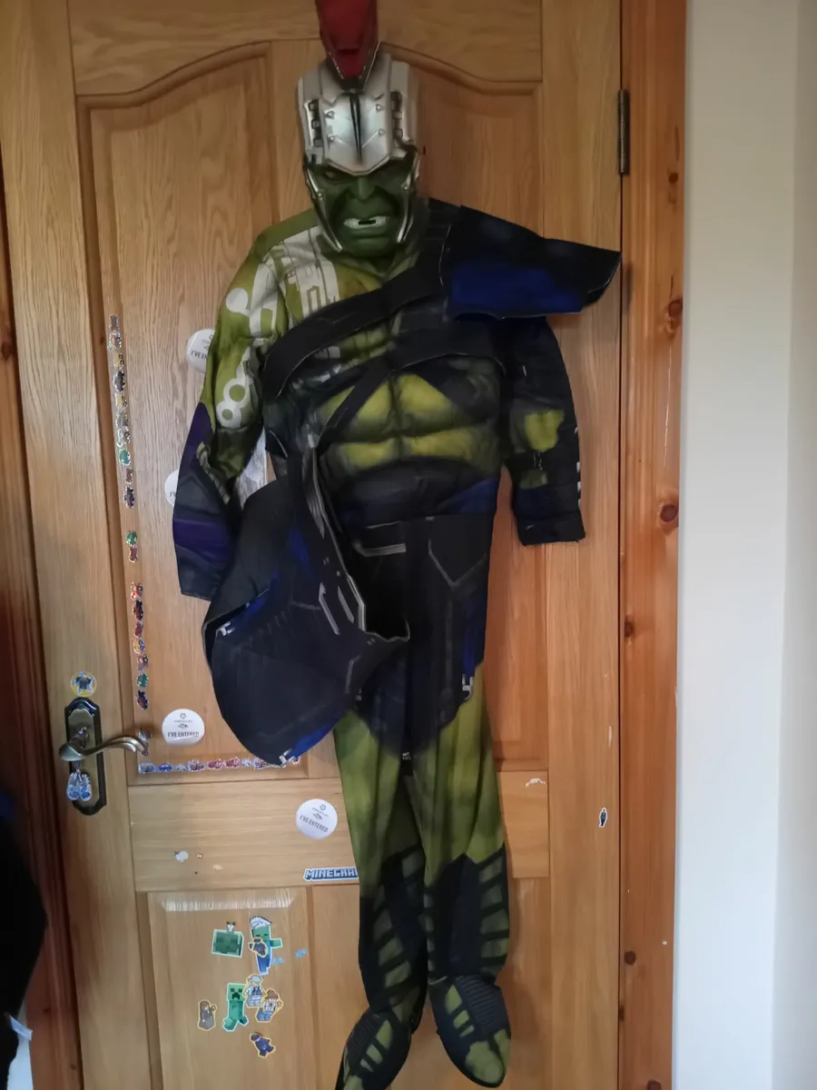 Kids dressing up costumes - Image 3