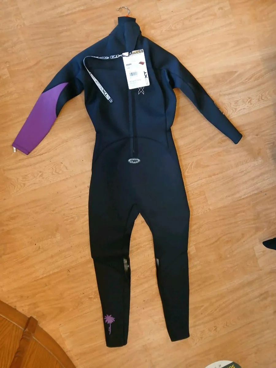 Ladies sizes 10 + 14 wetsuits, new, unused. - Image 3