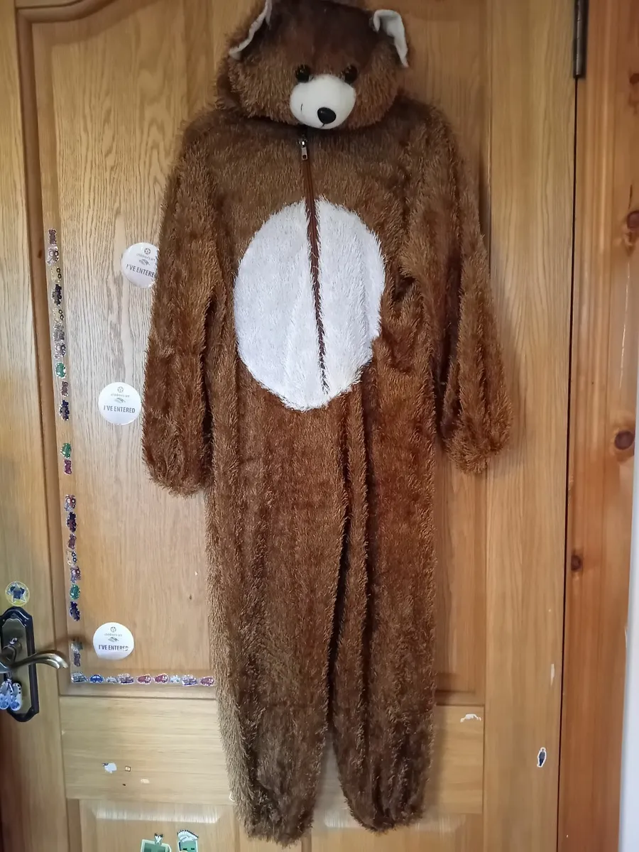 Kids dressing up costumes - Image 4