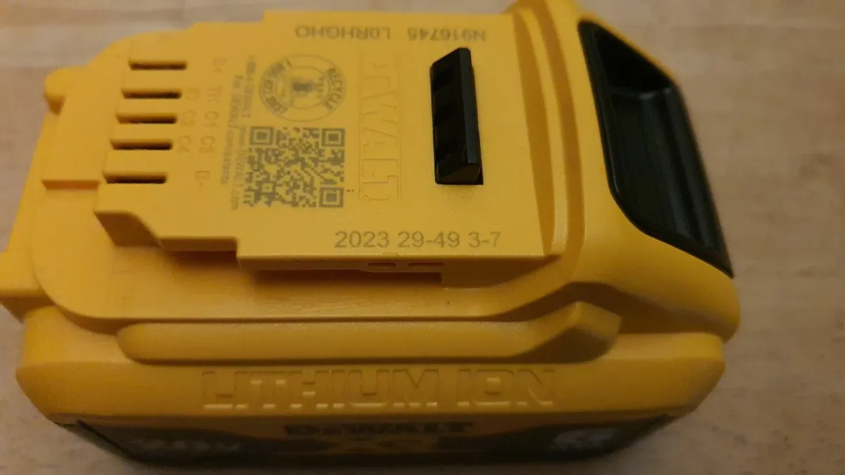 Genuine DeWalt 6Ah Lithium-Ion Battery - Image 2