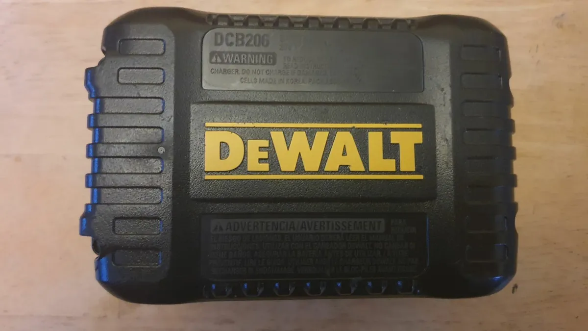 Genuine DeWalt 6Ah Lithium-Ion Battery - Image 3