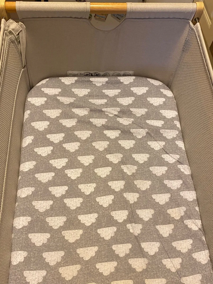 Snuz pod with mattress, m protector and 2 x sheets - Image 2