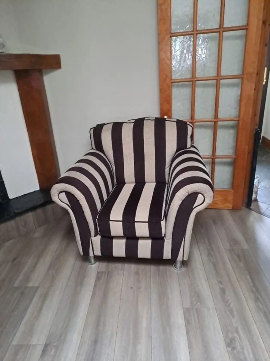 2 Seater sofa and 2 arm chairs - Image 2