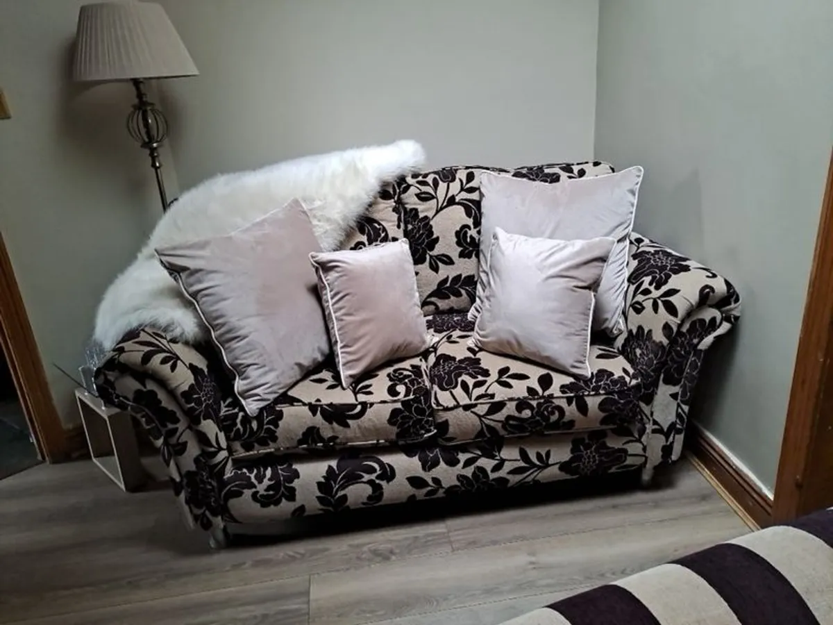 2 Seater sofa and 2 arm chairs - Image 3