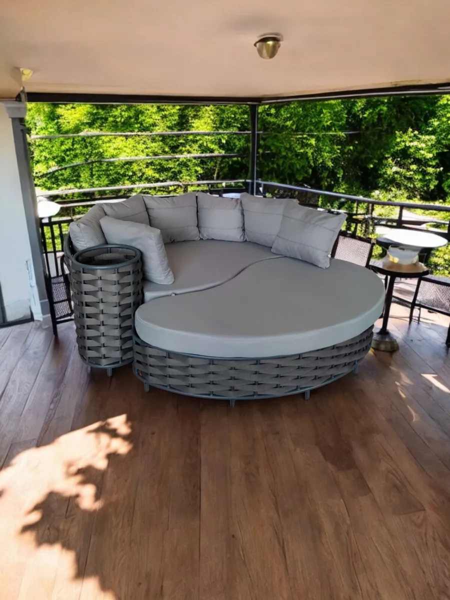 Daybed garden furniture  brand new - Image 1