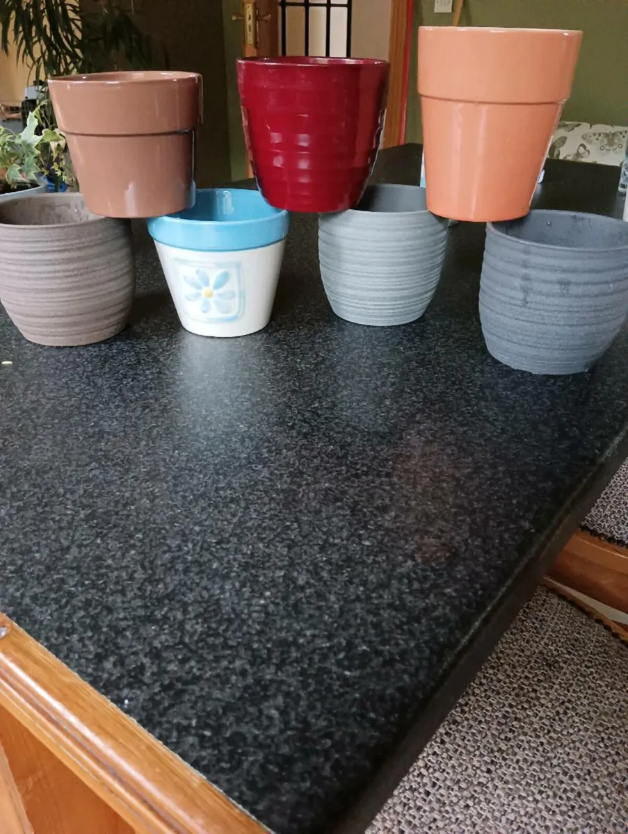 7 lovely pots , perfect condition 10 Euro - Image 1
