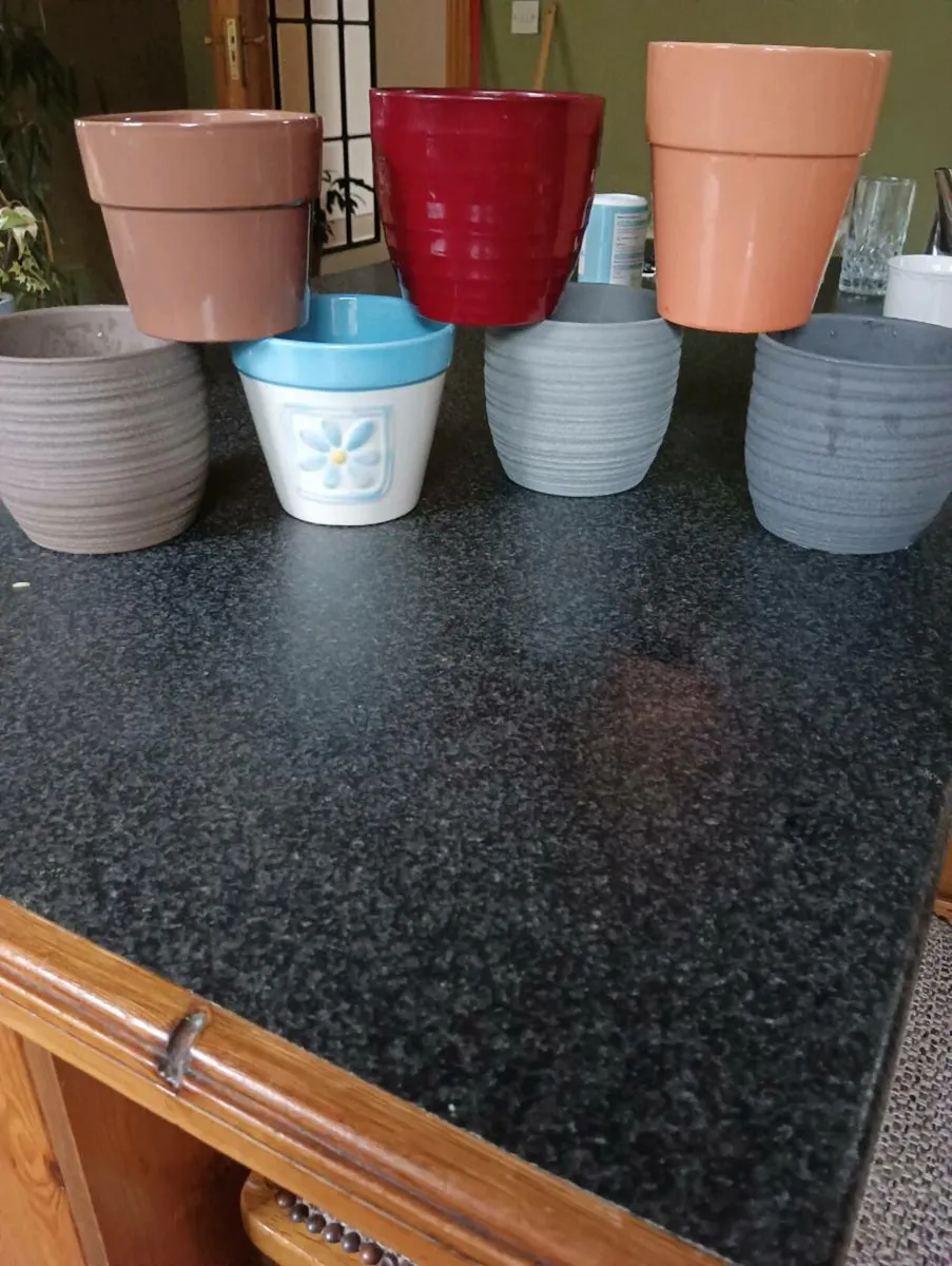 7 lovely pots , perfect condition 10 Euro - Image 2