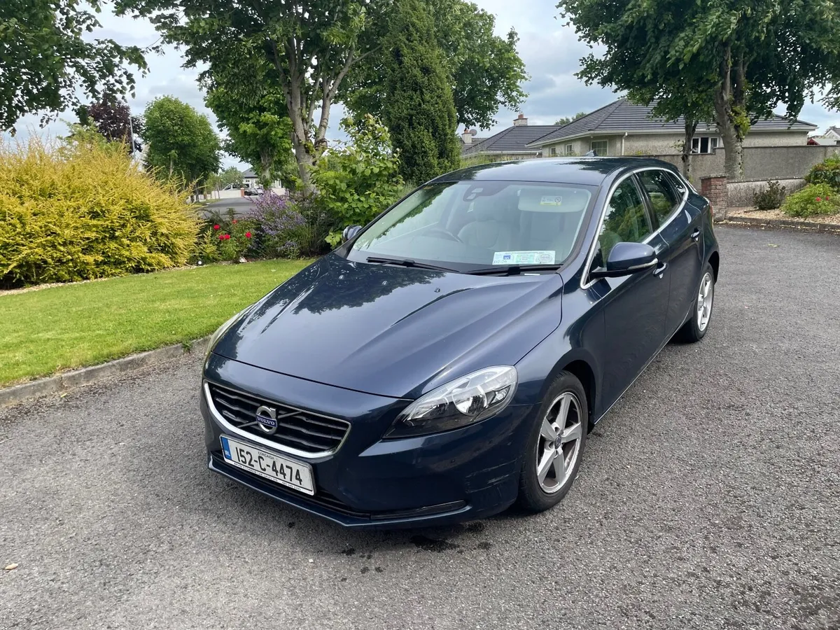 Volvo V40 2015 - Image 2