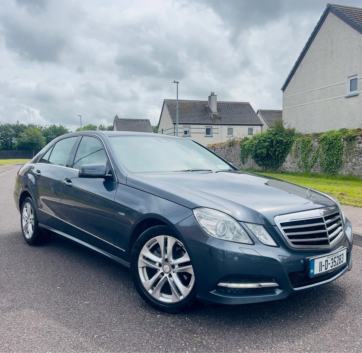 VERY LOW KM MERCEDES E200 AUTO AVANGARD - Image 3