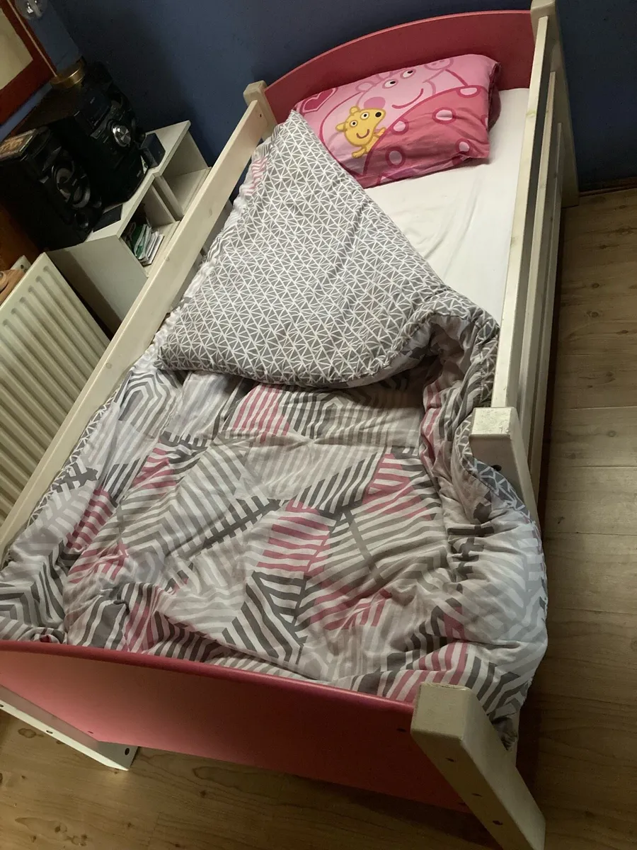 Young girls bed - Image 2