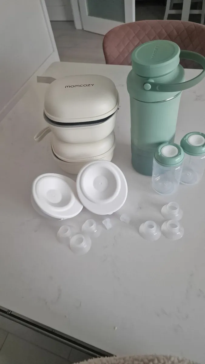 Momcozy M5 Breast pump x2 and Momcozy cooler - Image 1
