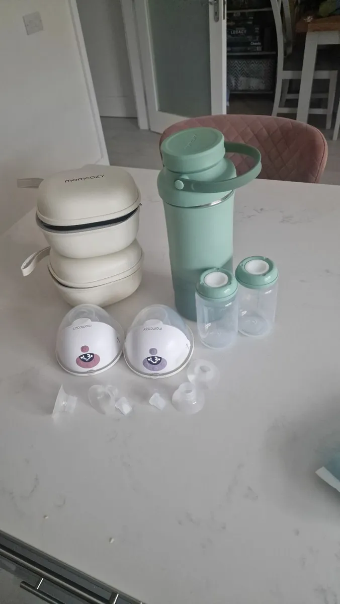 Momcozy M5 Breast pump x2 and Momcozy cooler - Image 2