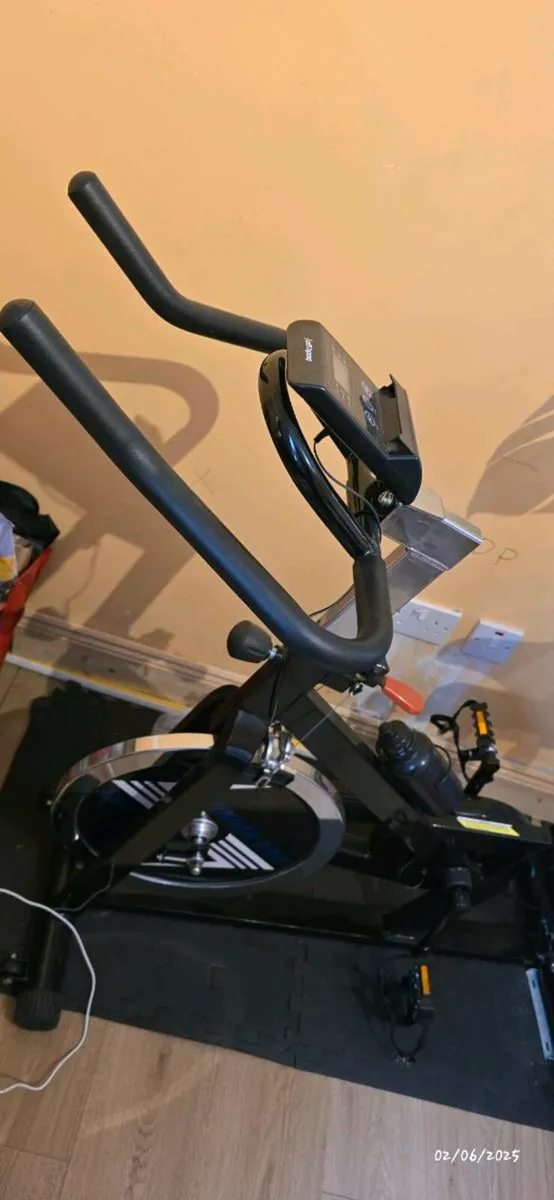 Excerise bike - Image 1