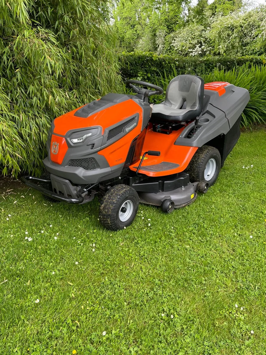 Husqvarna TC242TX. Lawn tractor - Image 2