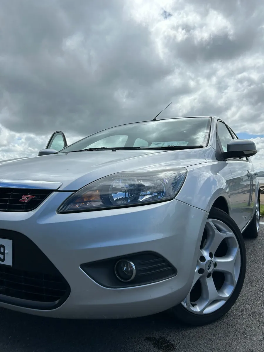 Ford Focus 2010 - Image 1