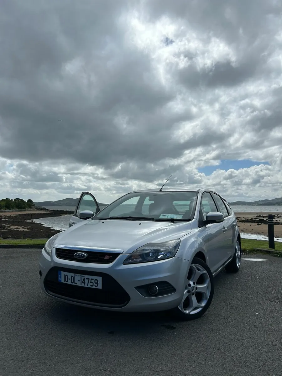 Ford Focus 2010 - Image 2