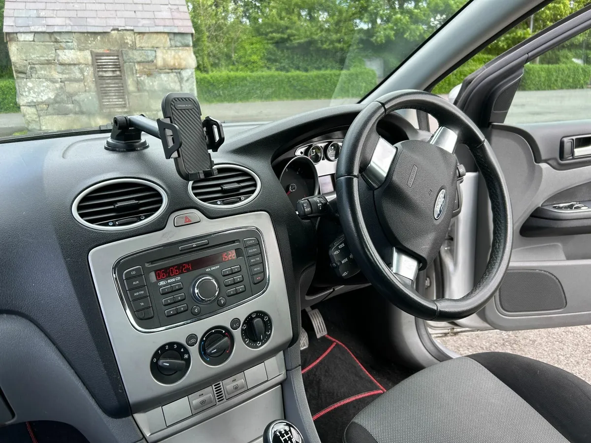 Ford Focus 2010 - Image 4