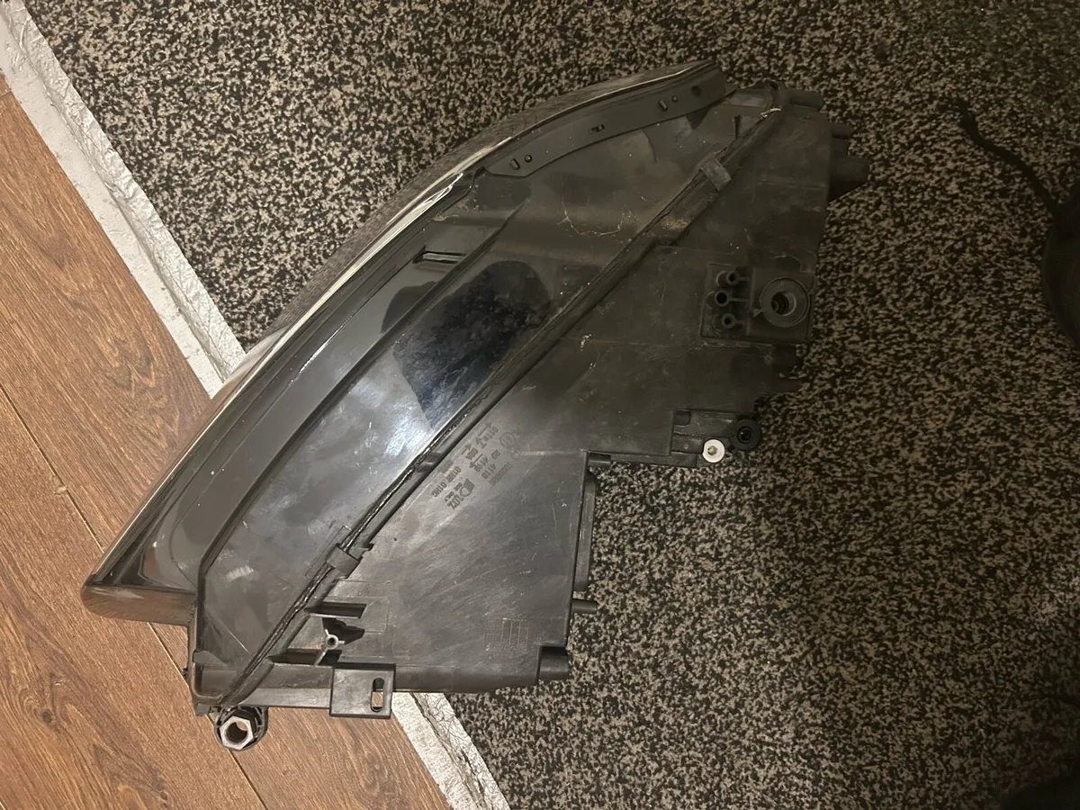 Volkswagen Tiguan Headlight Right side - Image 2