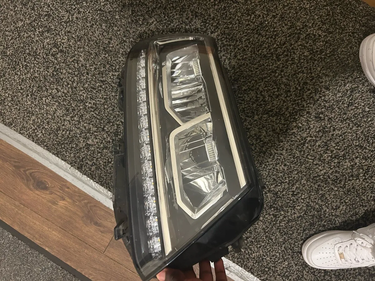 Volkswagen Tiguan Headlight Right side - Image 4