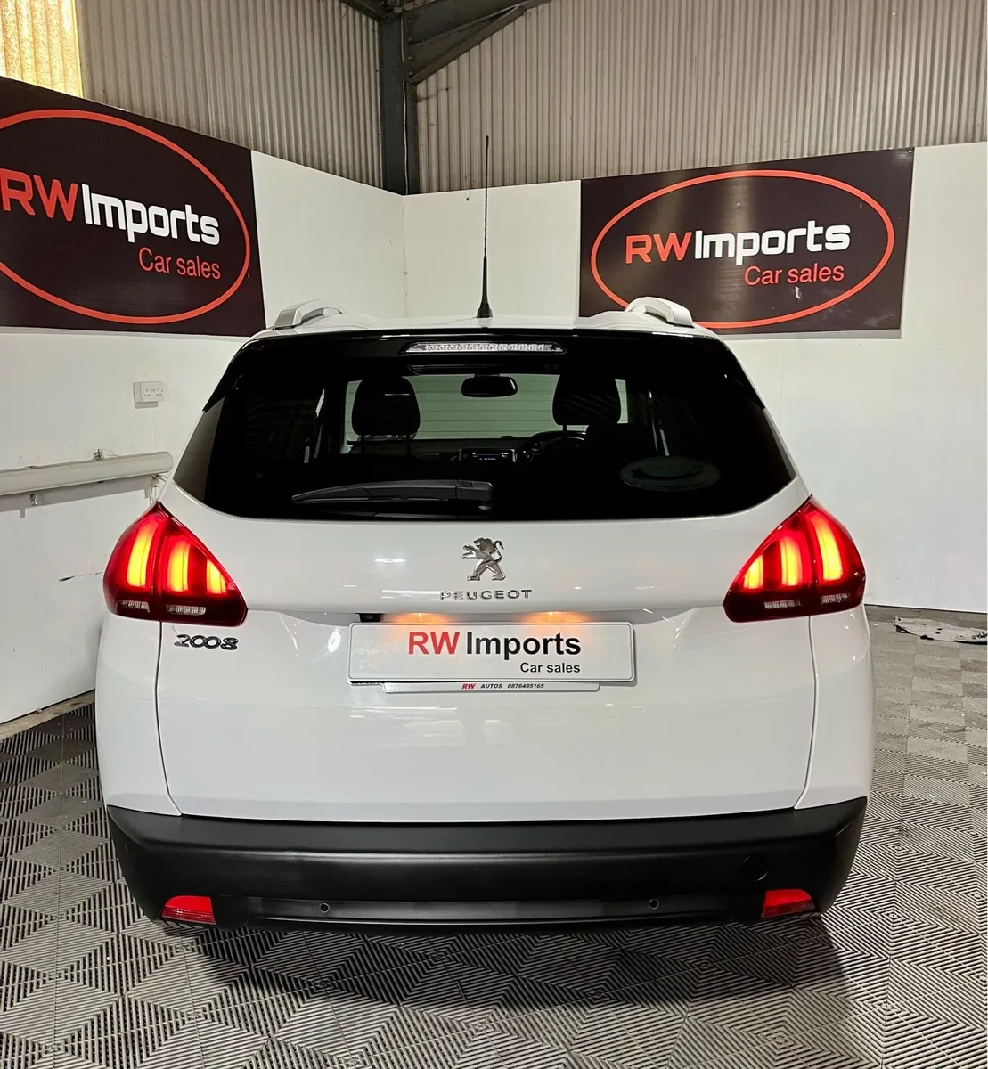 Peugeot 2008  1.6 Diesel - Image 4