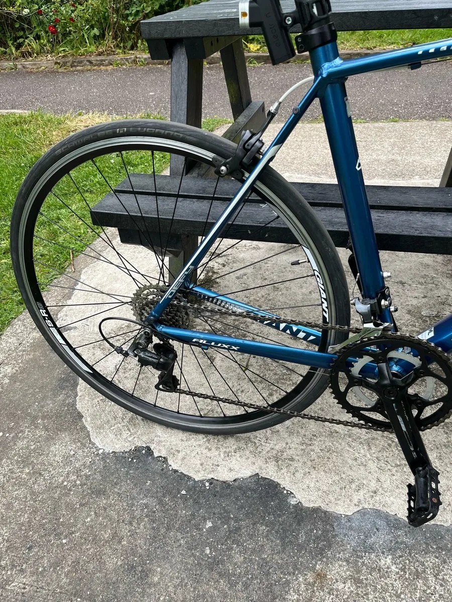 Giant Defy 4 Aluxx, Road bike. - Image 3