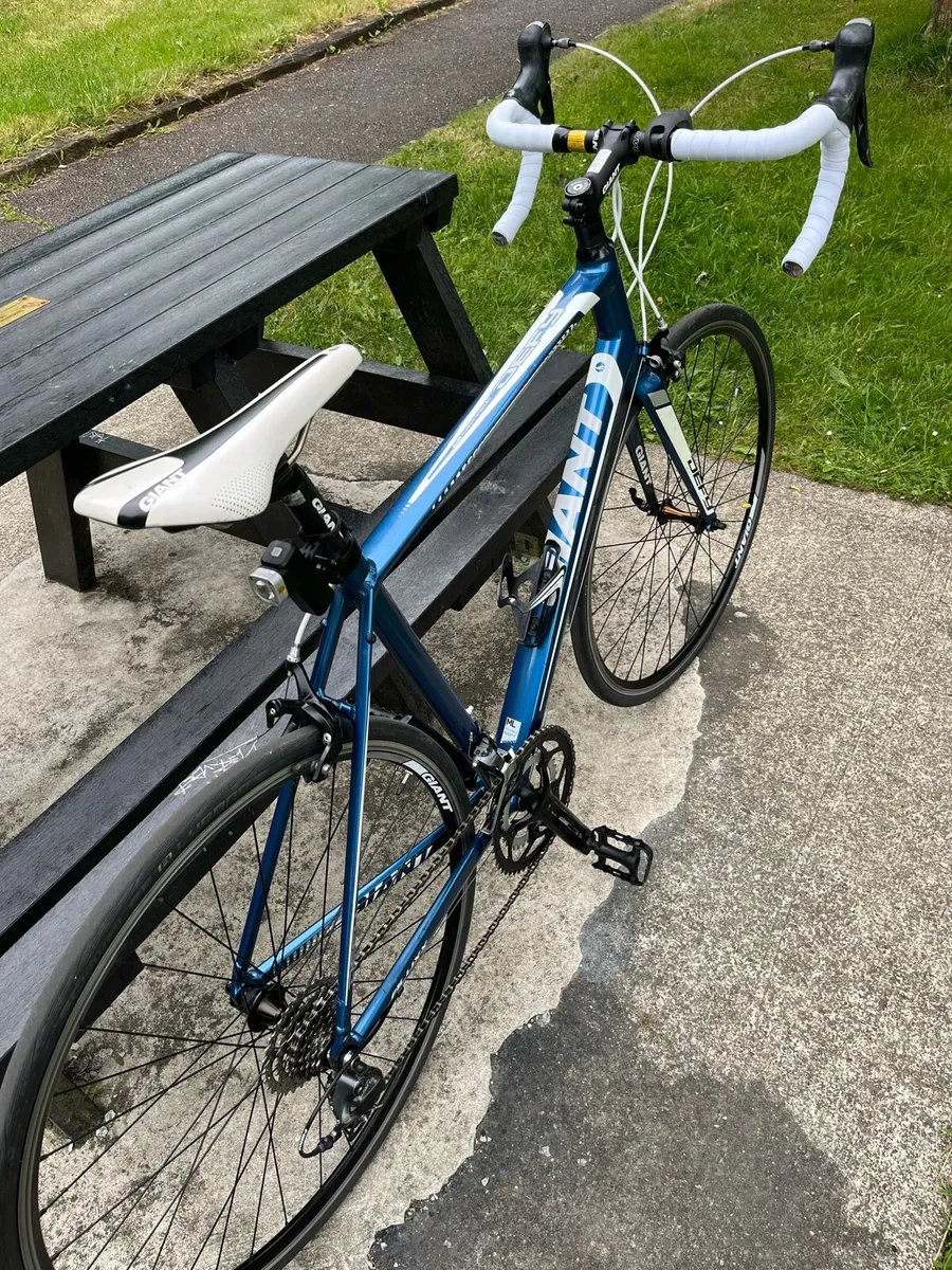 Giant Defy 4 Aluxx, Road bike. - Image 4