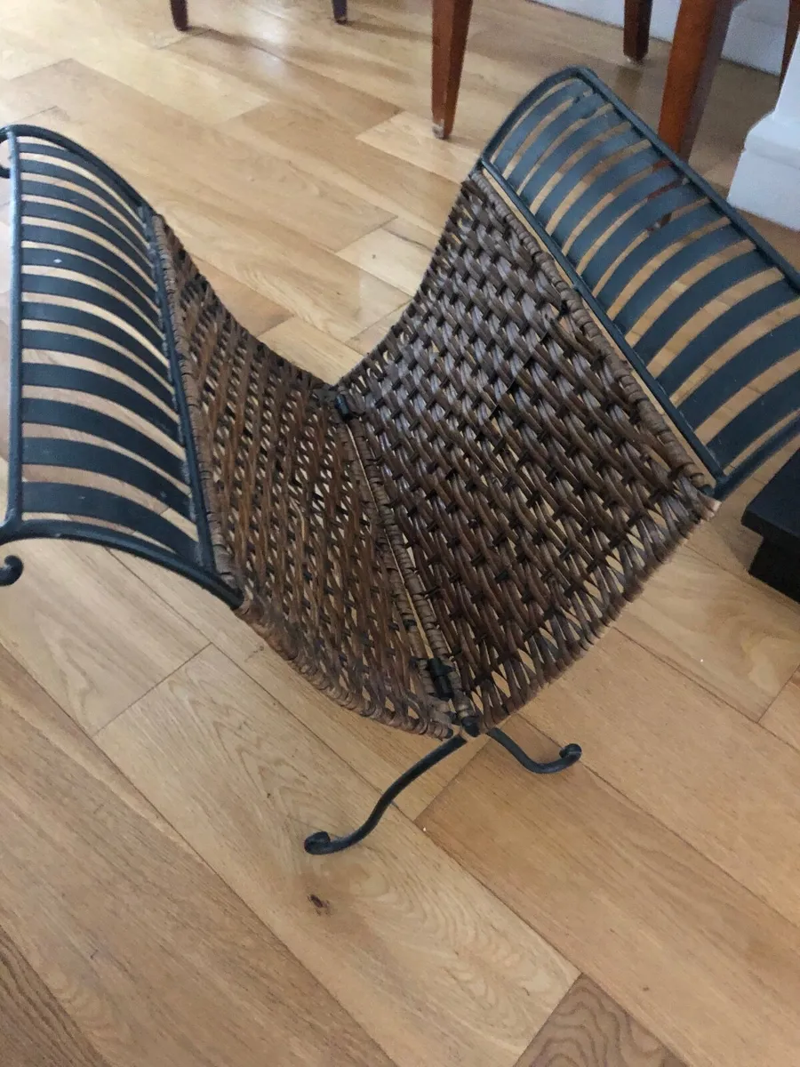 Magazine holder - Image 1