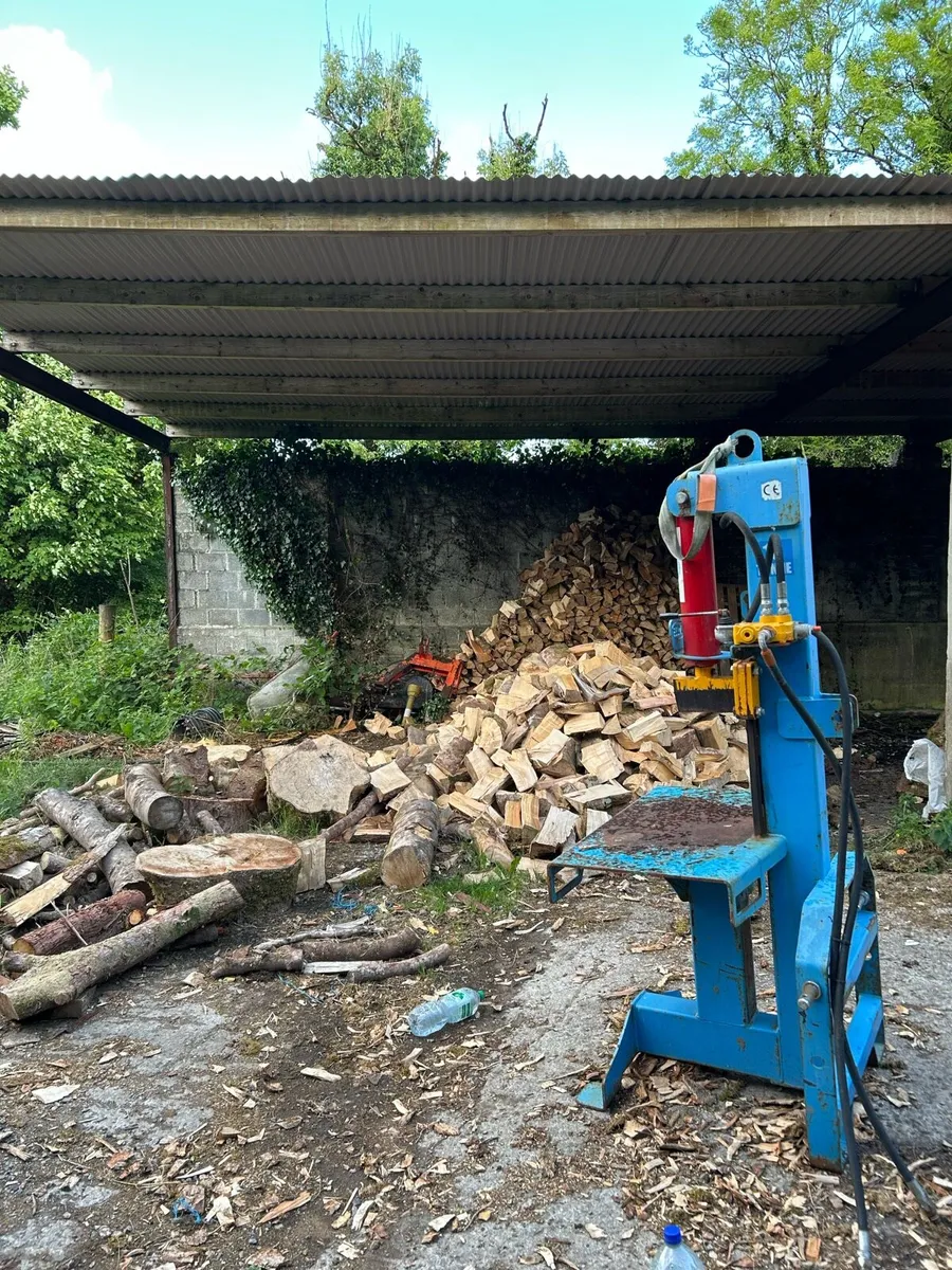 Log splitting for hire