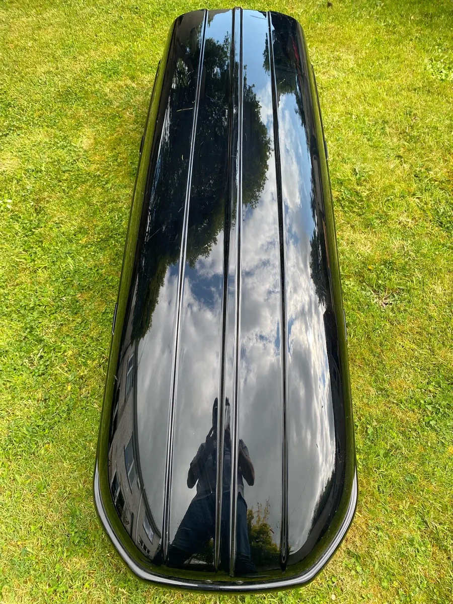 Mini roof box and roof bars - Image 1