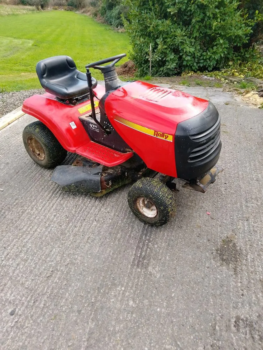 Ride on lawnmower - Image 1