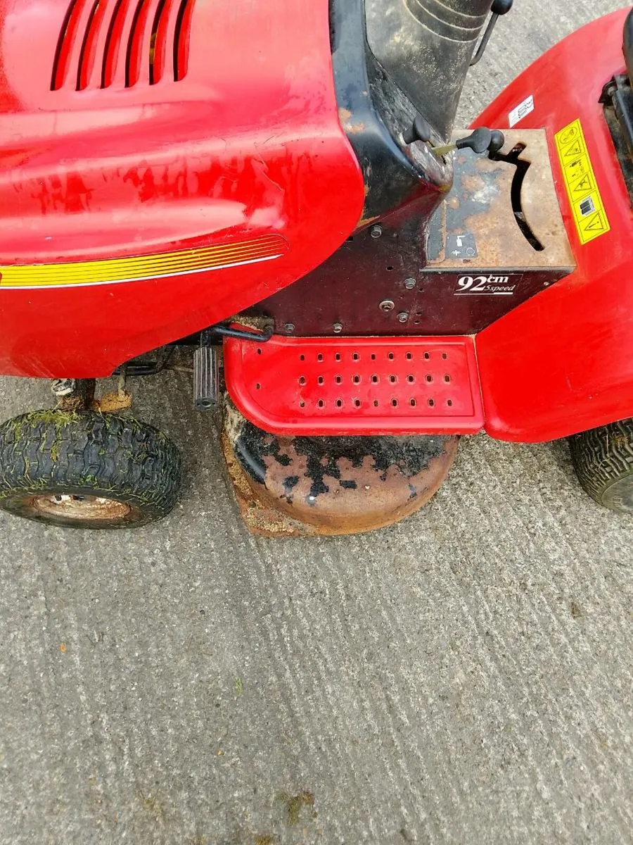 Ride on lawnmower - Image 3