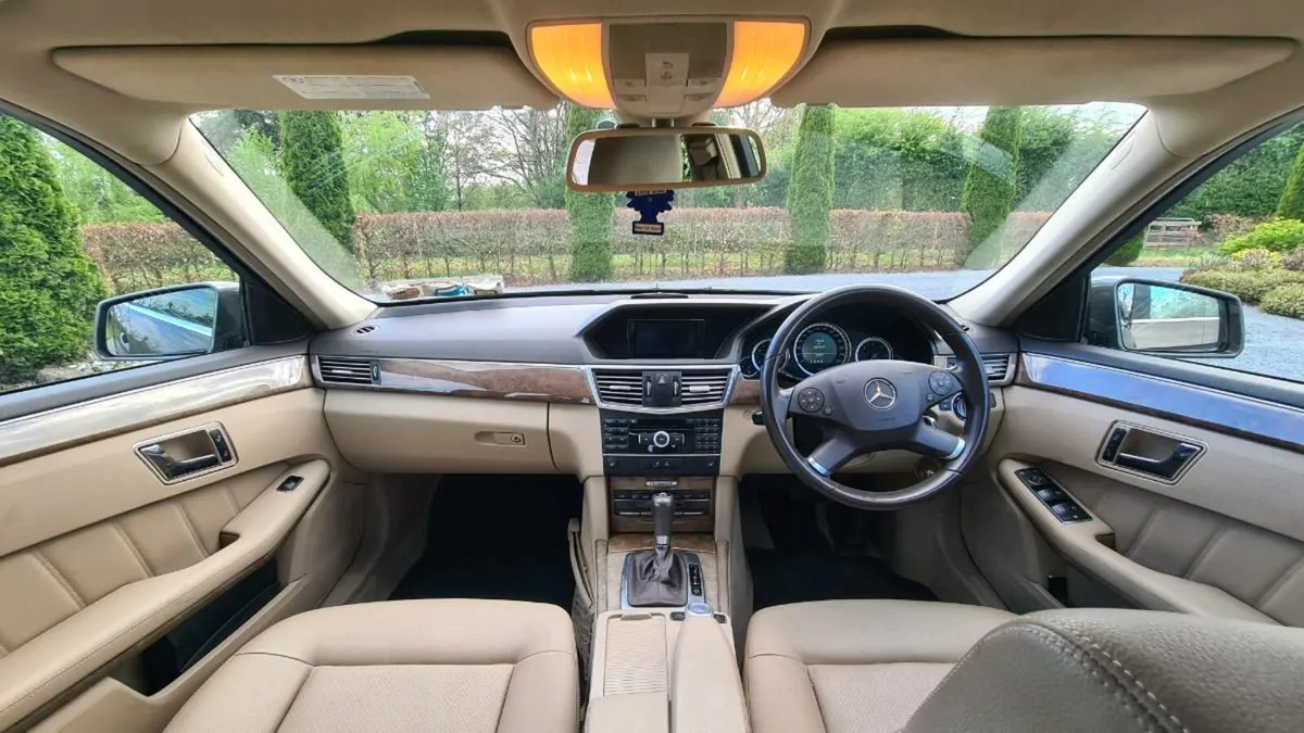 2011 Mercedes E200 cdi Blue Efficency - Image 3