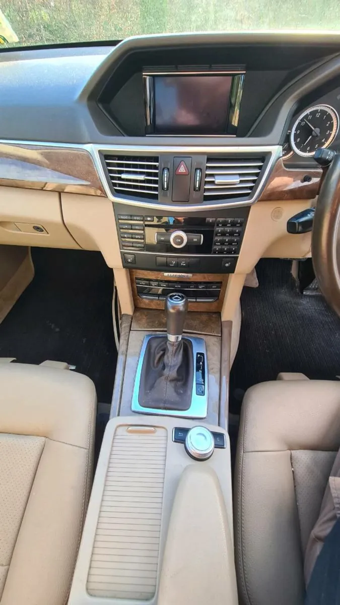 2011 Mercedes E200 cdi Blue Efficency - Image 2