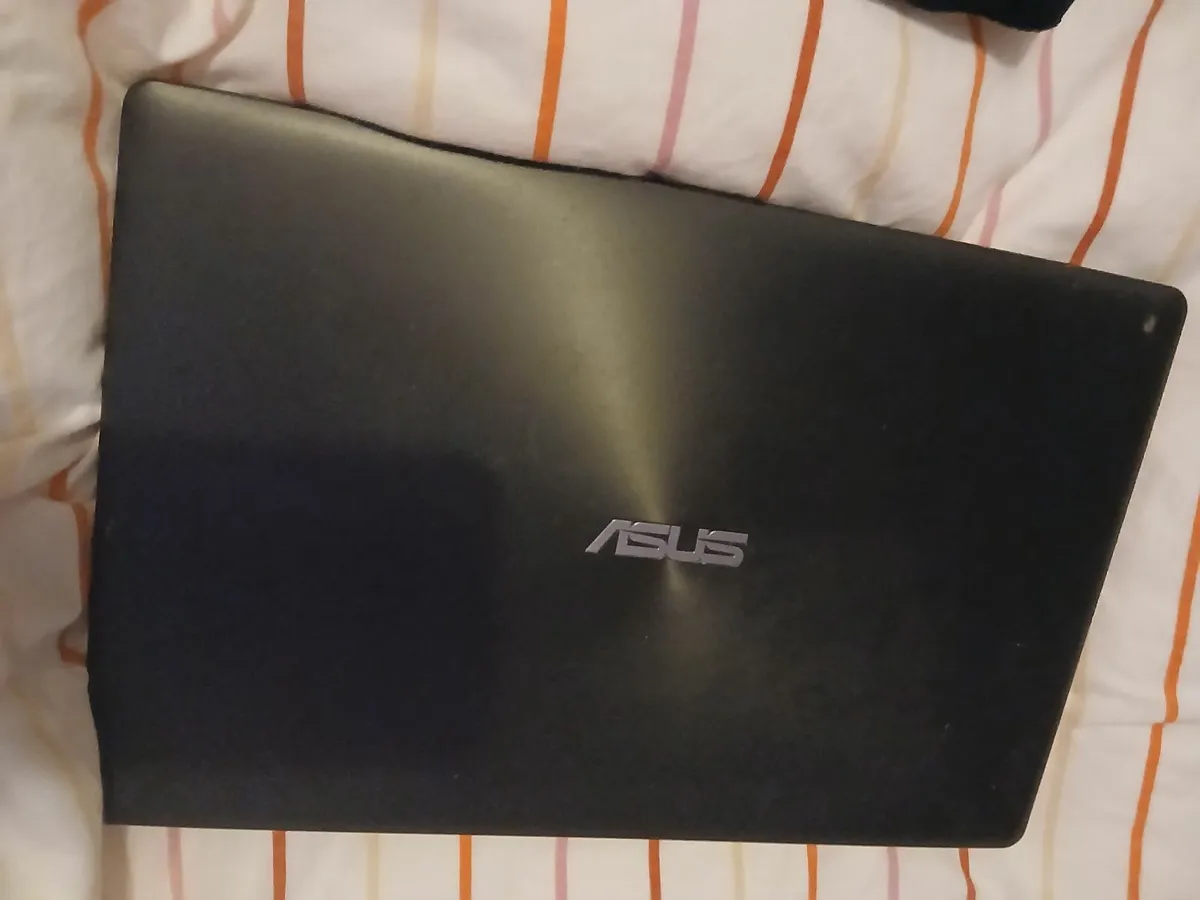 Laptop - Image 1