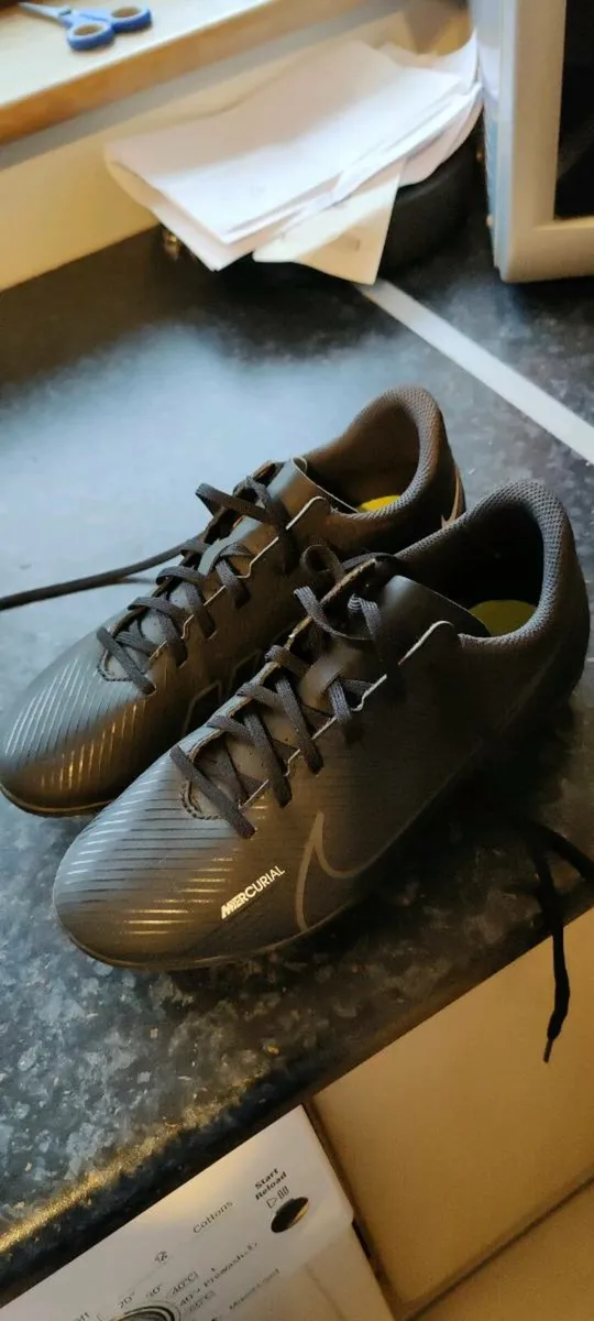 Kids Football boots - Image 1